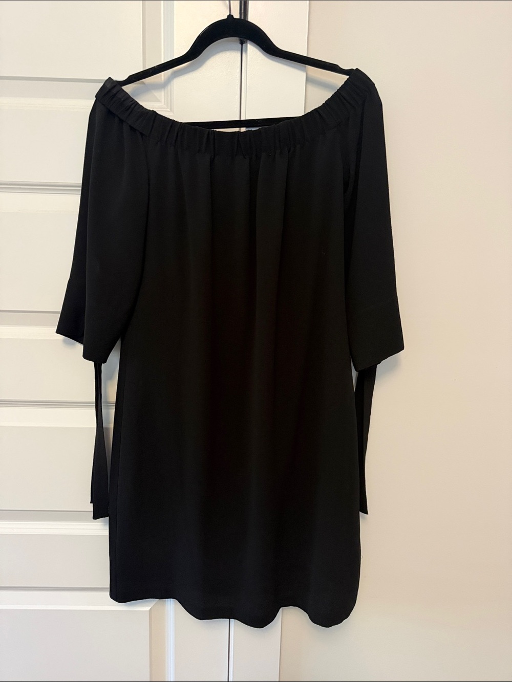 Vince Camuto Black Off-Shoulder Shift Dress with Tie Sleeves